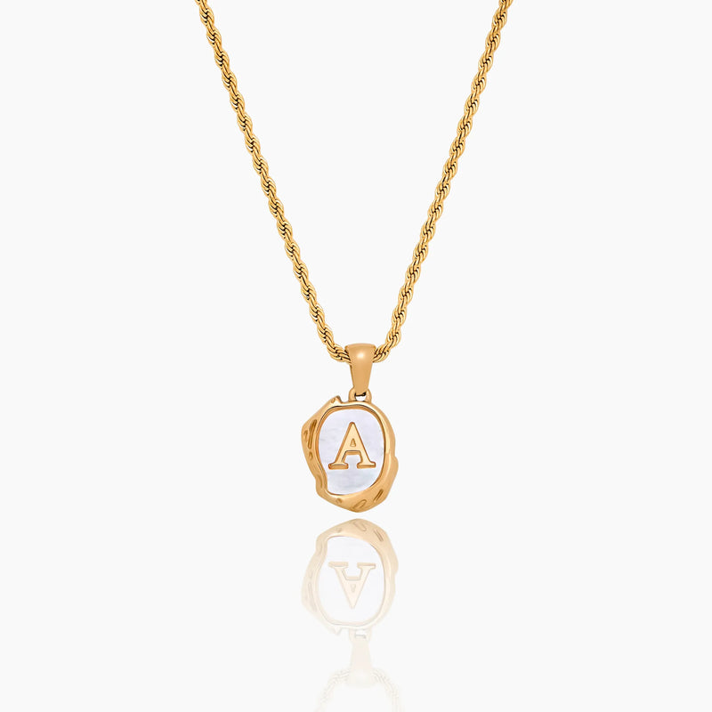 Collier Médaillon Initiale — vue 1