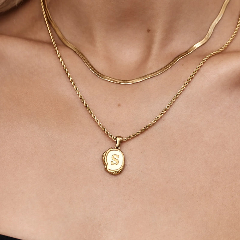 Collier Médaillon Initiale — vue 4