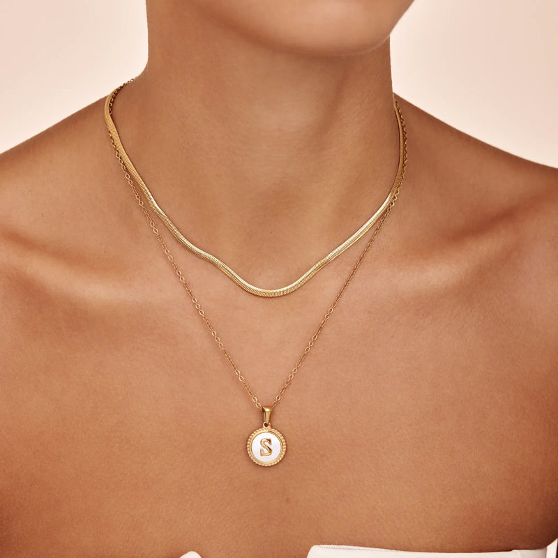 Collier Lettre Nacrée — vue 2