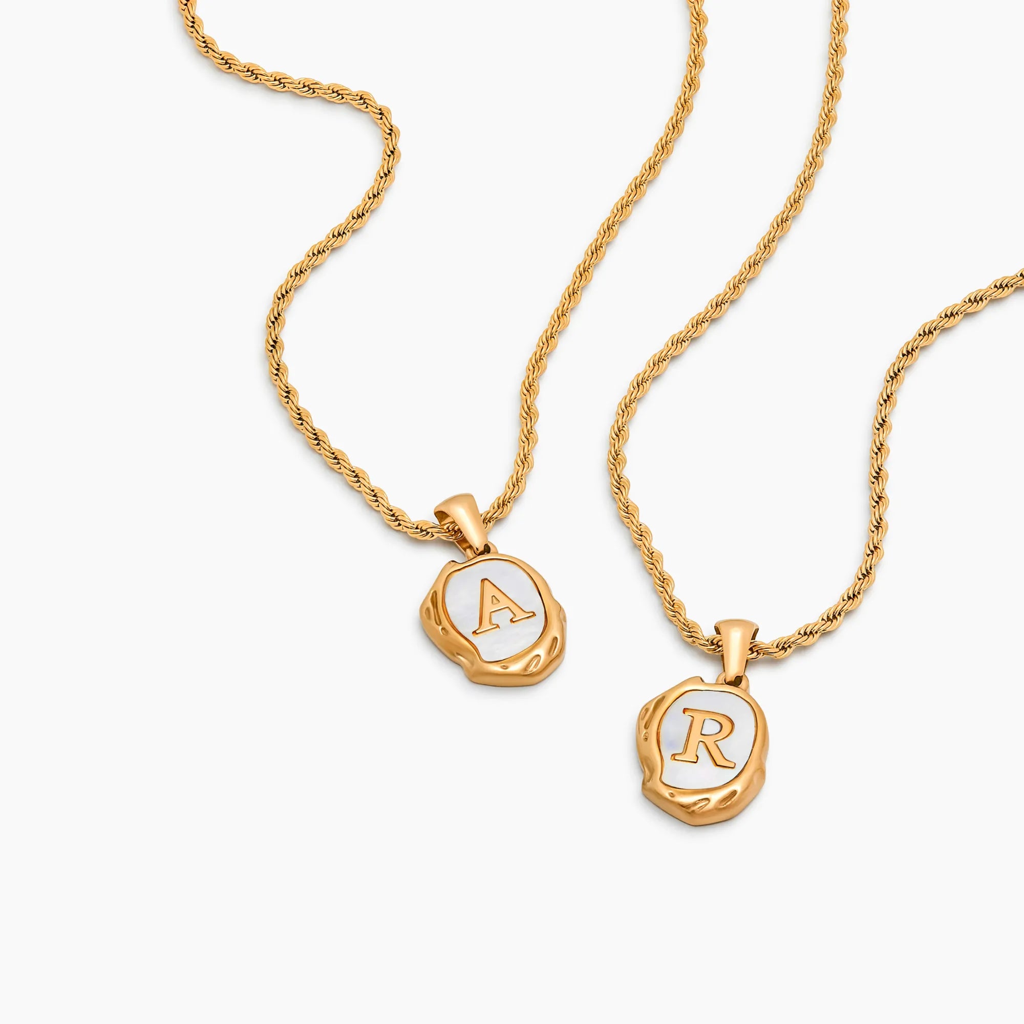 Collier Médaillon Initiale — vue 5