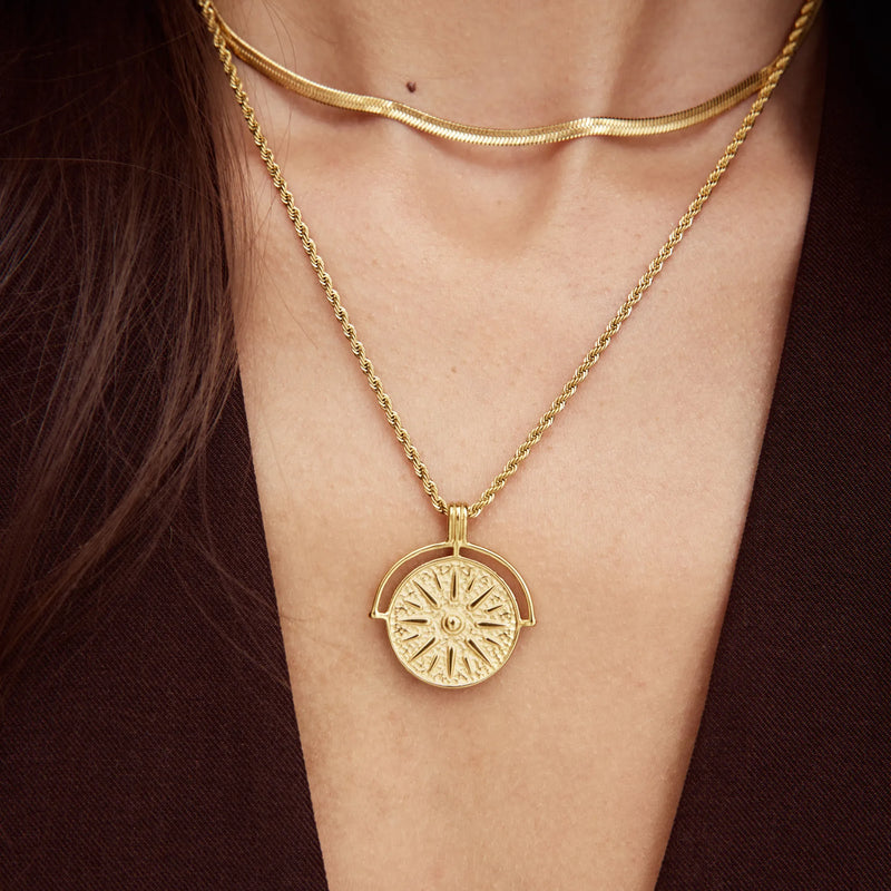 Collier Médaille Exploratrice — vue 3