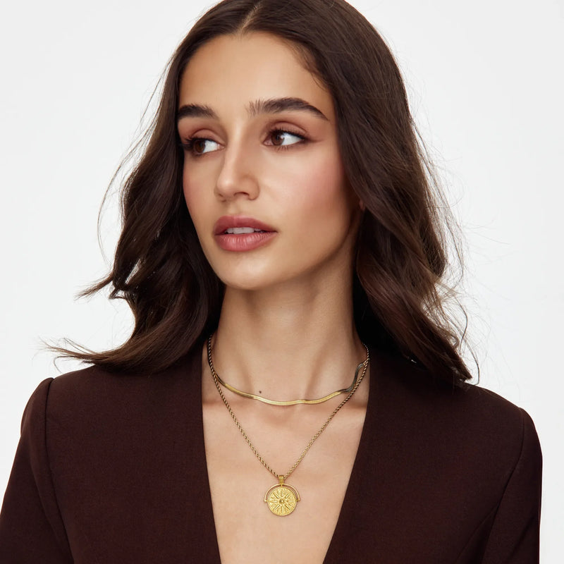Collier Médaille Exploratrice — vue 2