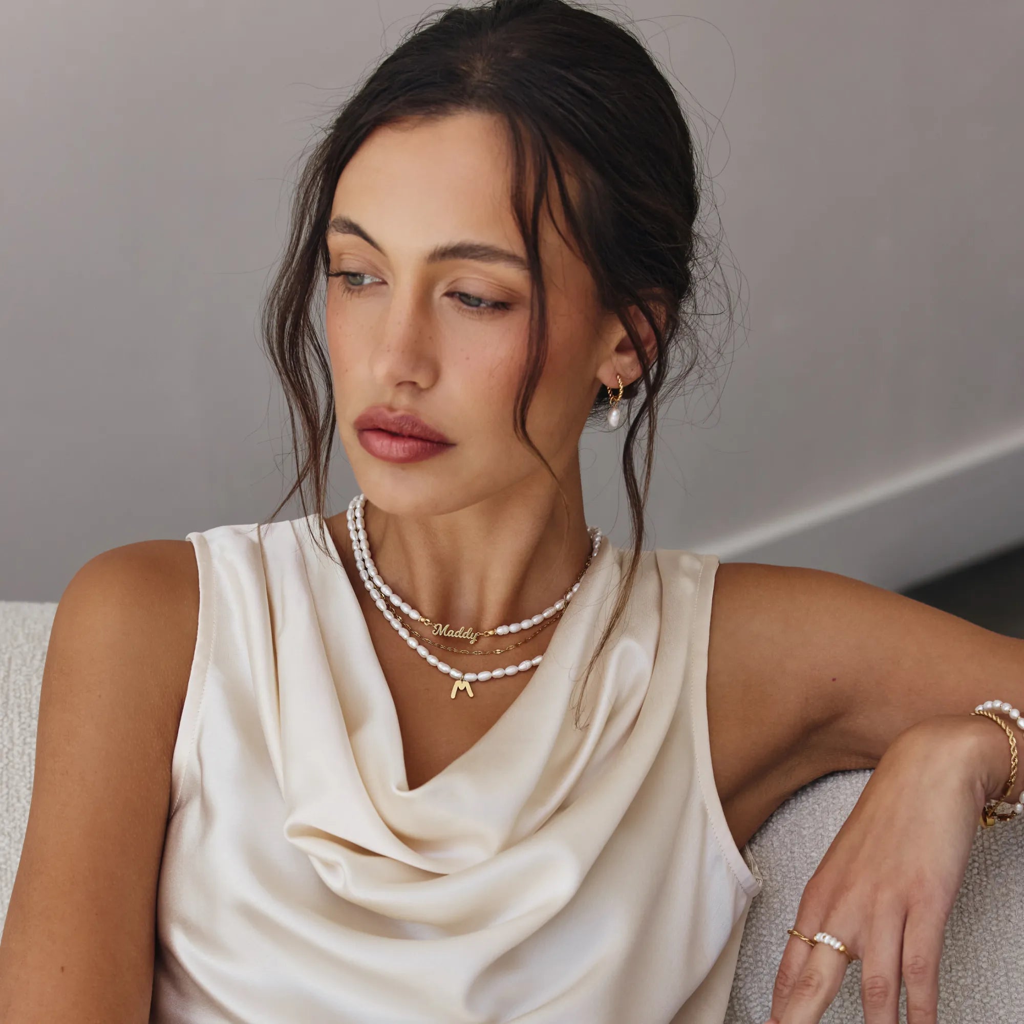 Collier Initiale Perlée — vue 5