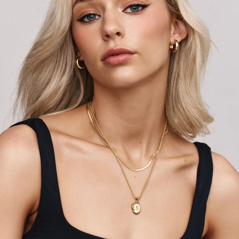 Collier Médaillon Initiale — vue 3