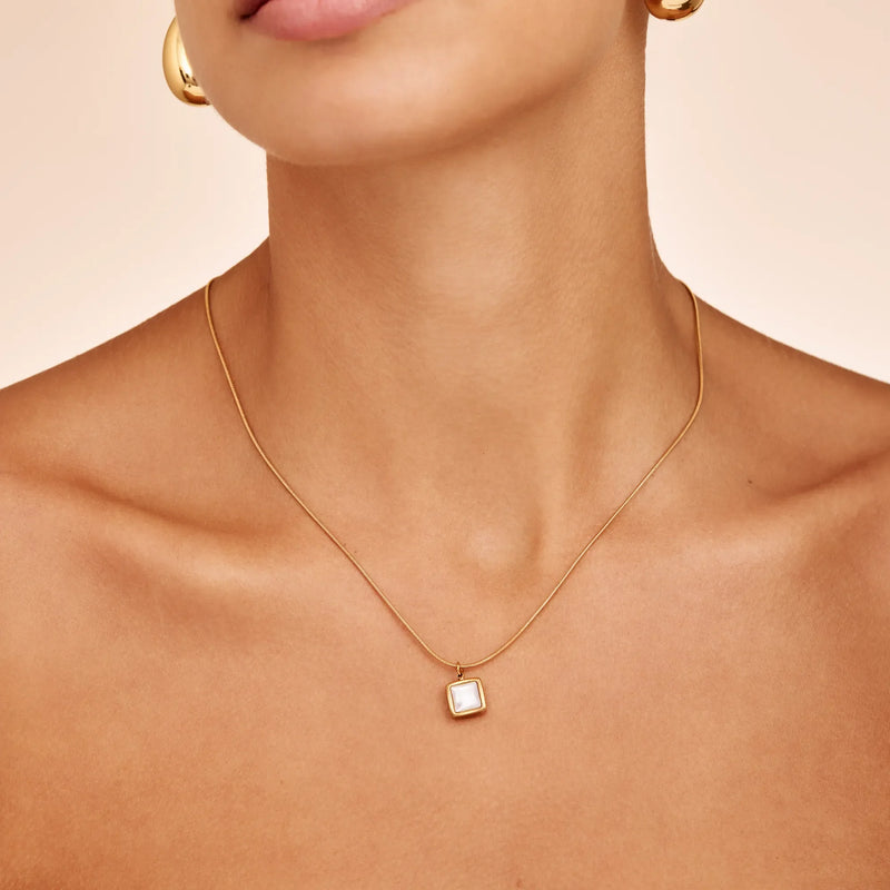 Collier Nacre Carrée — vue 2