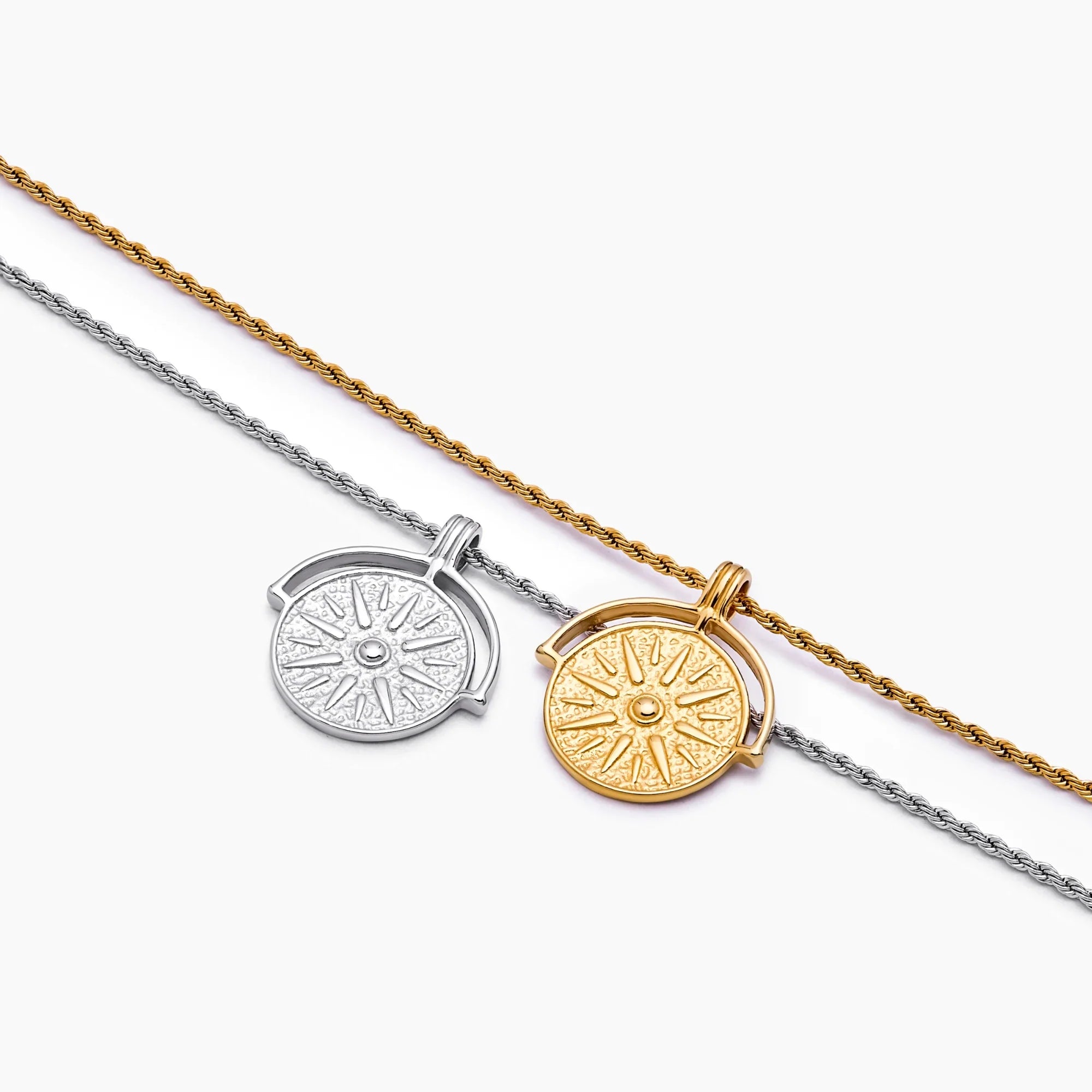 Collier Médaille Exploratrice — vue 7